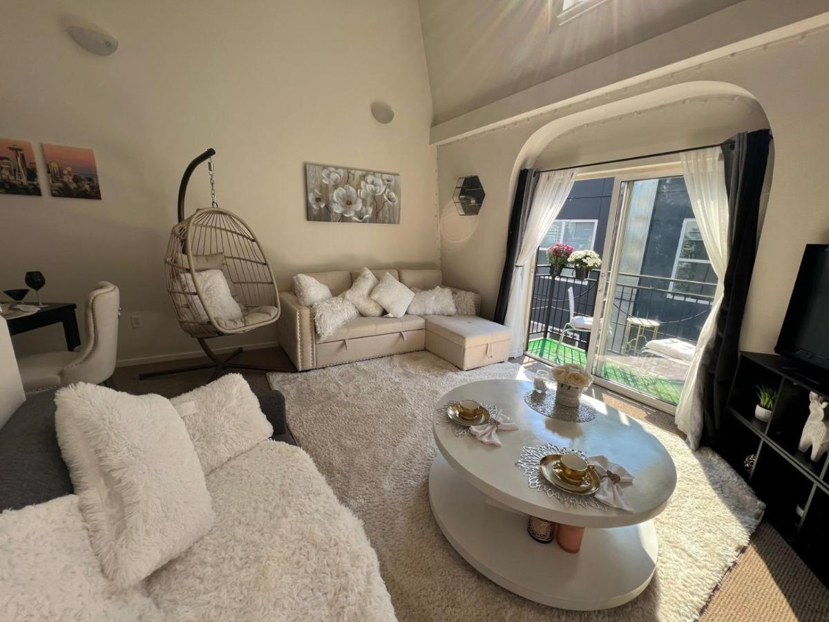 Cozy Downtown Condo Retreat With Space Needle View Сіетл Екстер'єр фото
